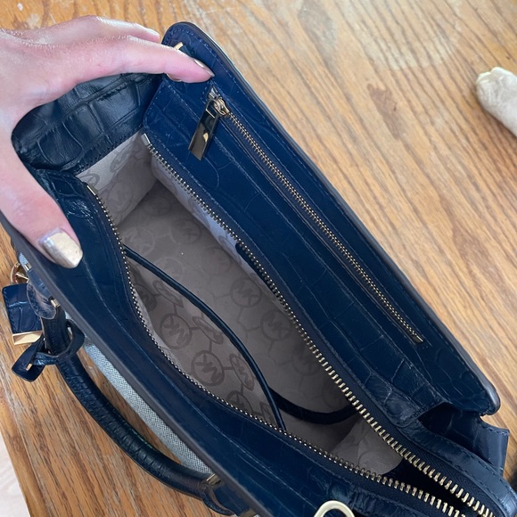 Michael Kors Medium Bag - Picture 5 of 6